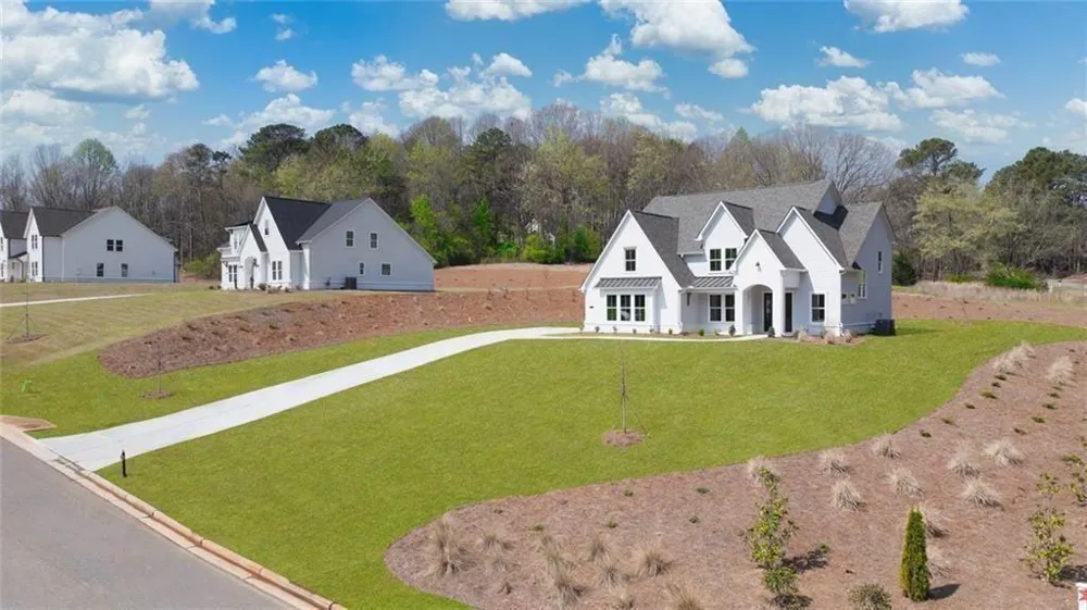 8290 Creekside Overlook Drive Gainesville, GA 30506