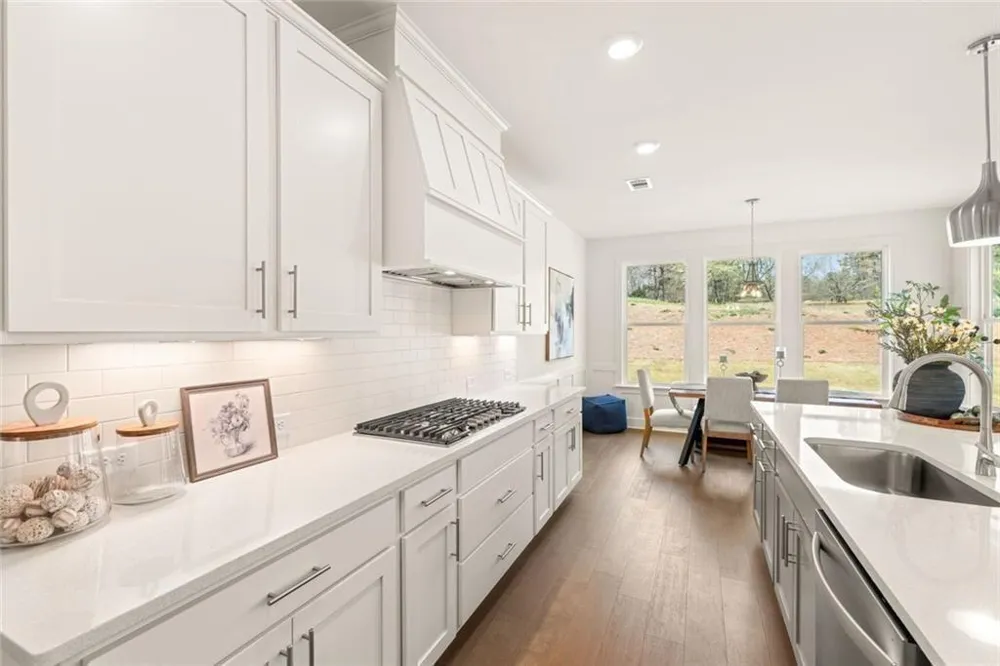 8290 Creekside Overlook Drive Gainesville, GA 30506