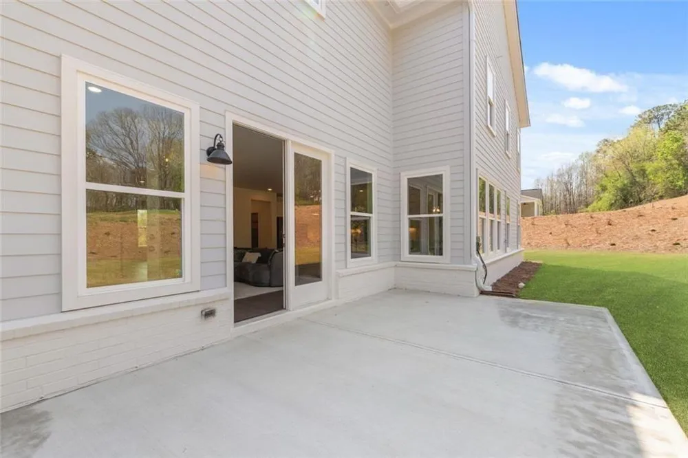 8290 Creekside Overlook Drive Gainesville, GA 30506