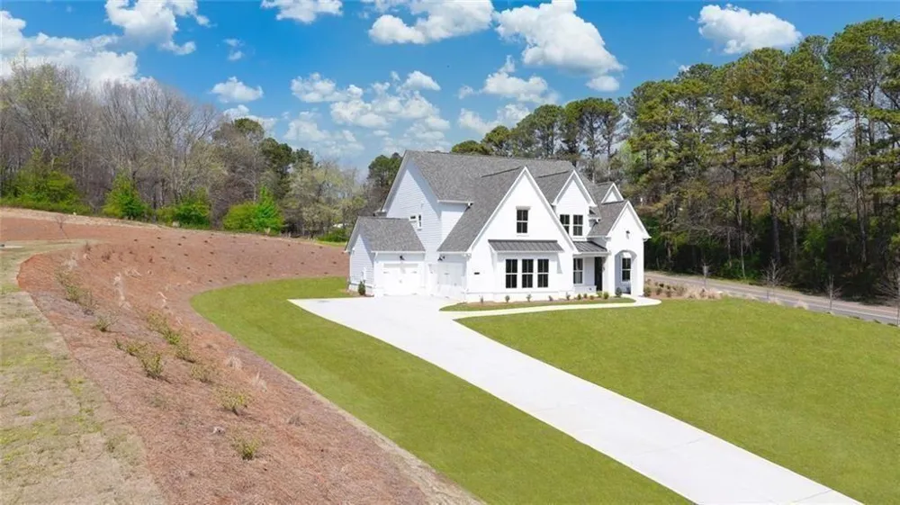 8290 Creekside Overlook Drive Gainesville, GA 30506