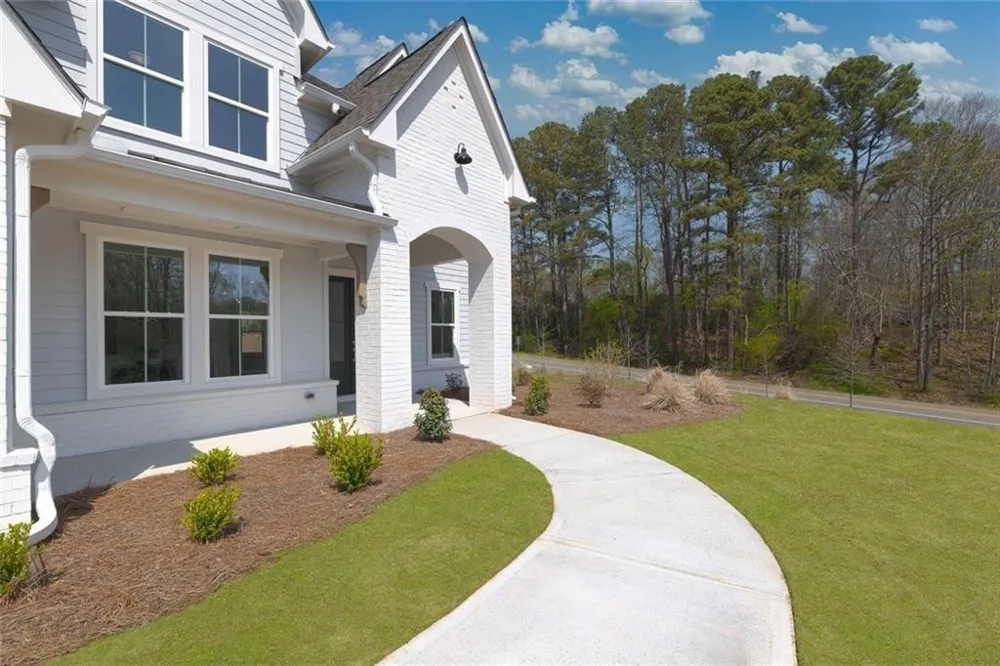 8290 Creekside Overlook Drive Gainesville, GA 30506