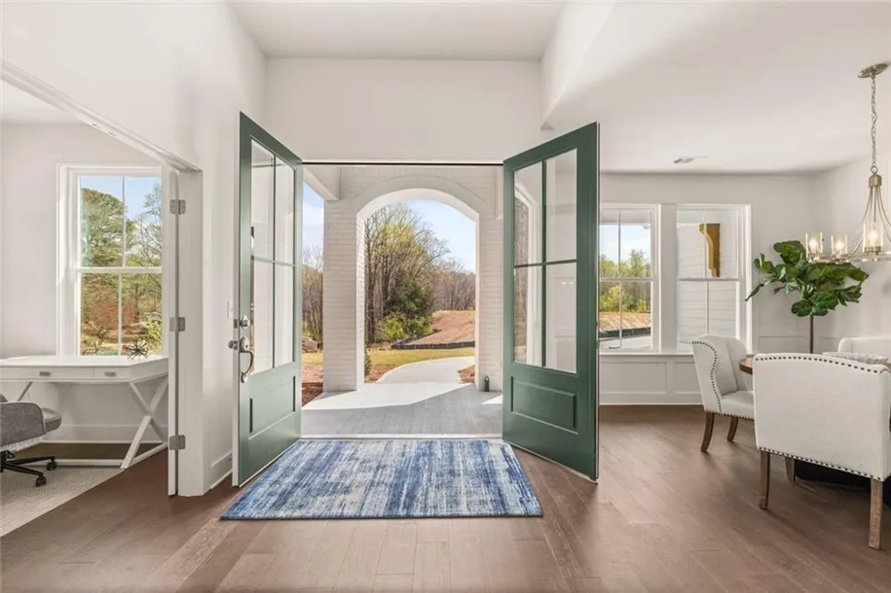 8290 Creekside Overlook Drive Gainesville, GA 30506