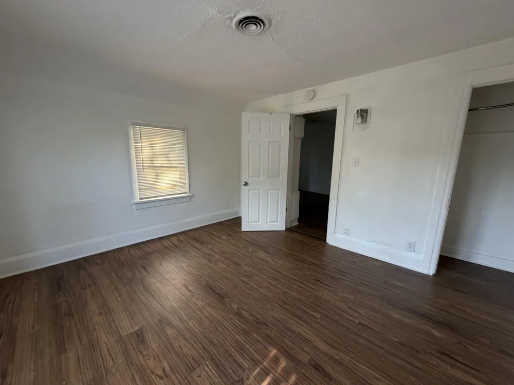 1221 Wells Place #2 Kalamazoo, MI 49001