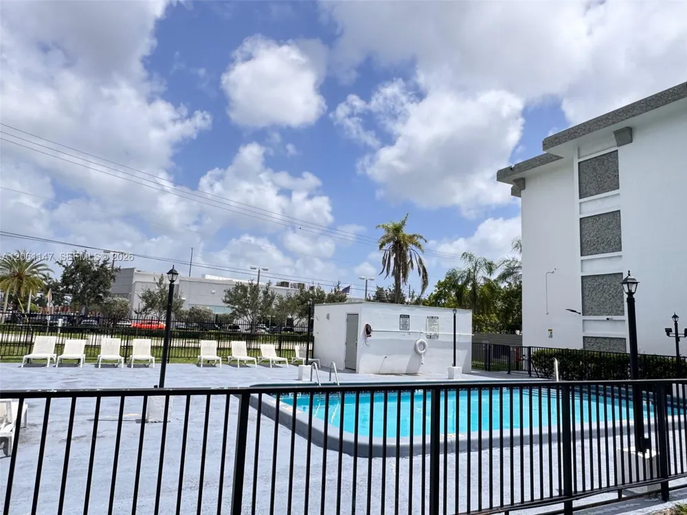 16450 NW 2nd Ave #207 Miami, FL 33169