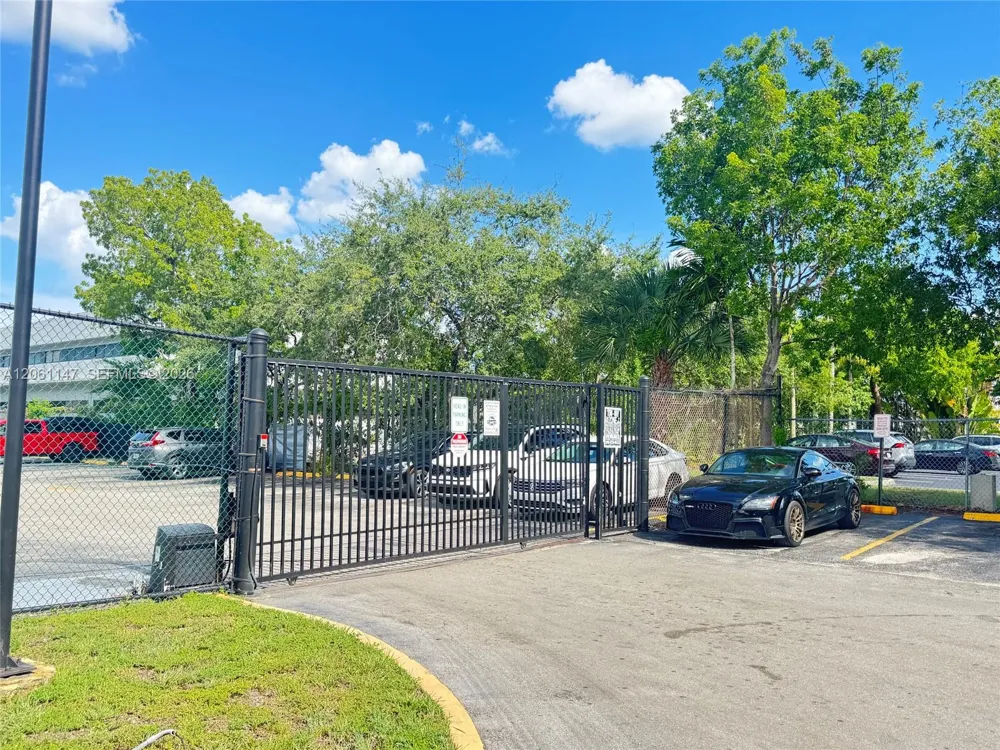 16450 NW 2nd Ave #207 Miami, FL 33169