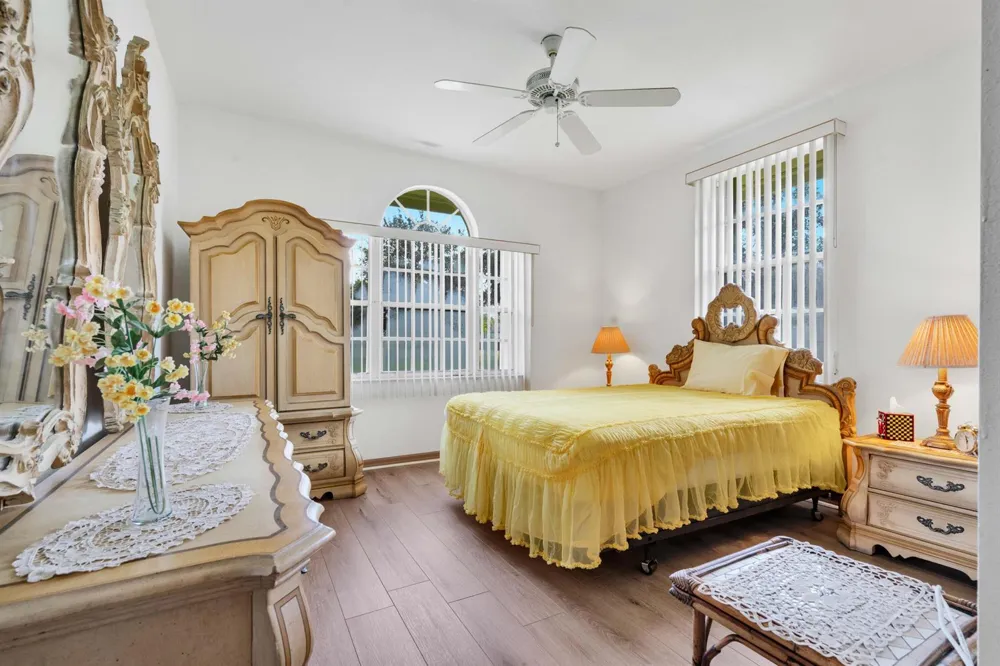 420 18TH AVENUE NE Naples, FL 34120