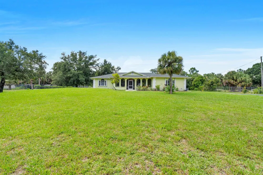 420 18TH AVENUE NE Naples, FL 34120