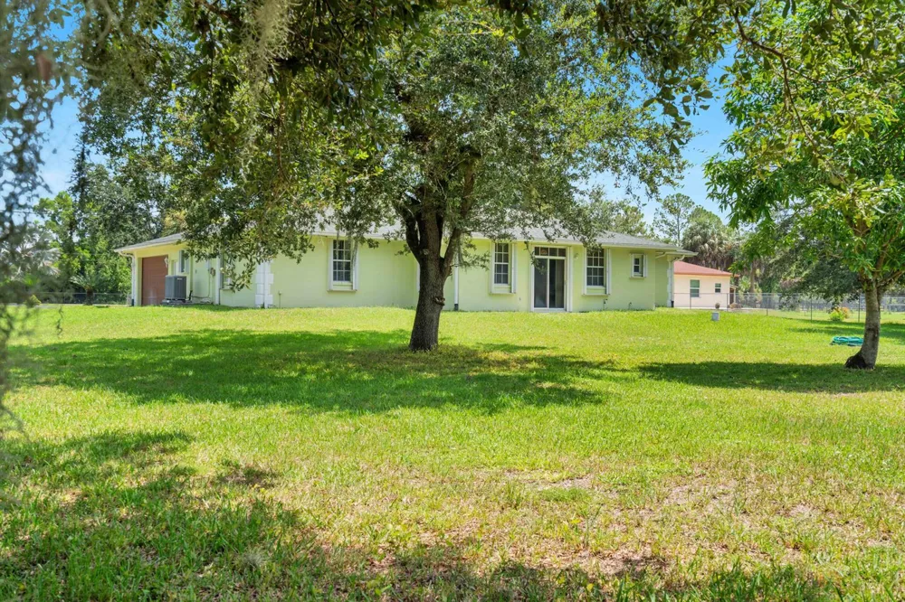 420 18TH AVENUE NE Naples, FL 34120