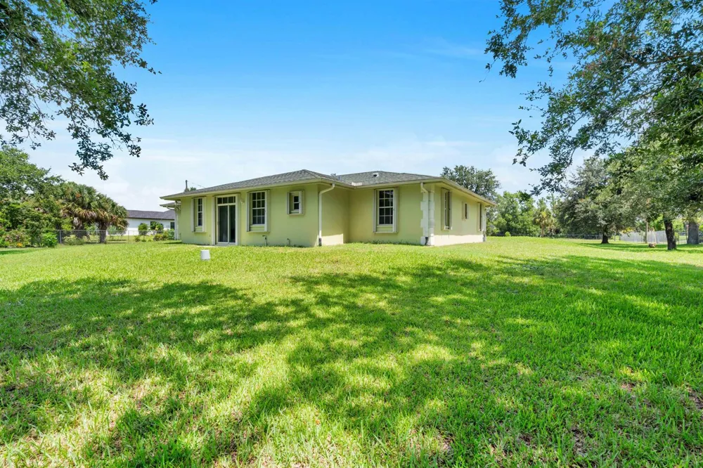 420 18TH AVENUE NE Naples, FL 34120