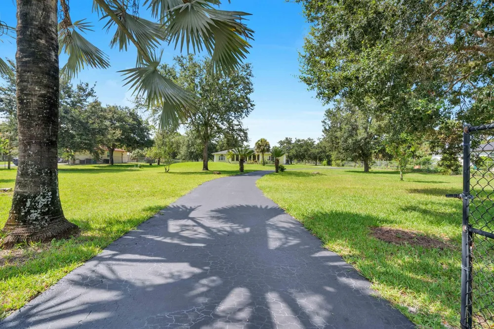 420 18TH AVENUE NE Naples, FL 34120