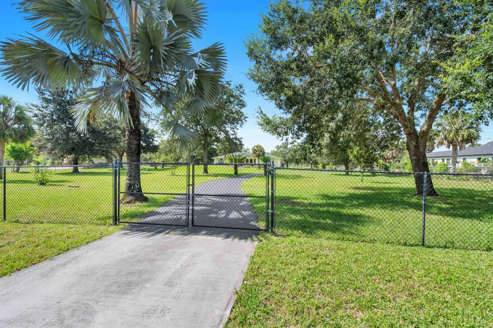 420 18TH AVENUE NE Naples, FL 34120