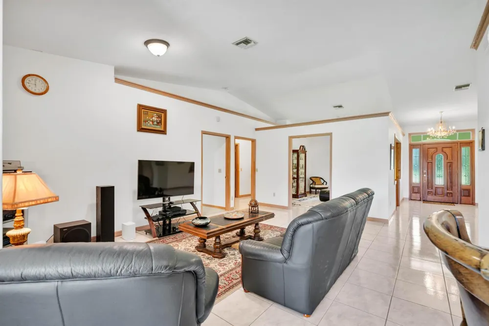 420 18TH AVENUE NE Naples, FL 34120