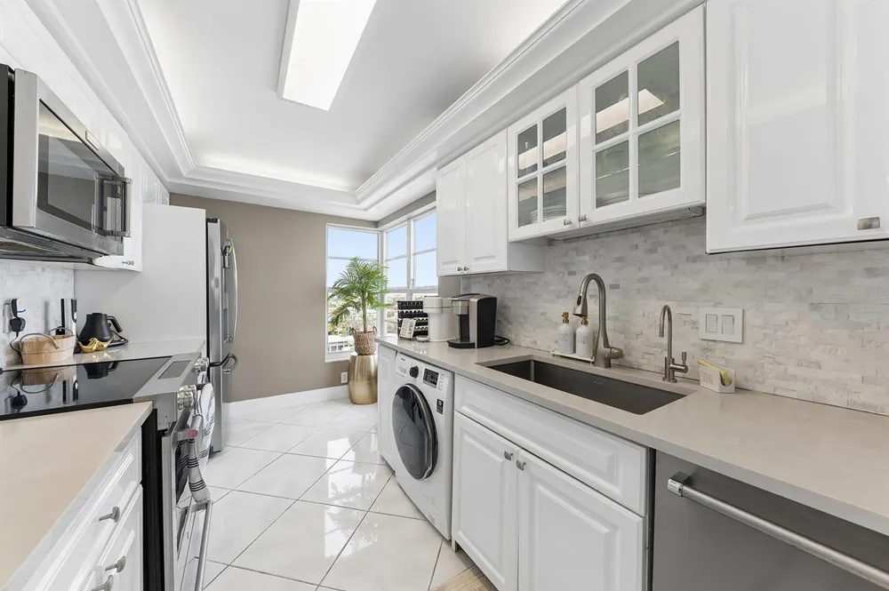 1021 HILLSBORO MILE #1008 Hillsboro Beach, FL 33062
