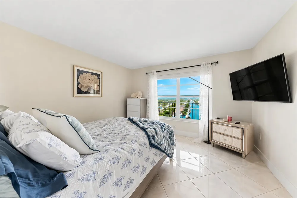 1021 HILLSBORO MILE #1008 Hillsboro Beach, FL 33062