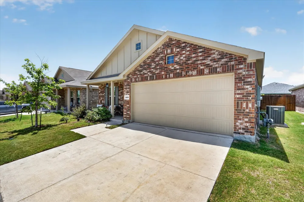 2003 Ava Drive Ennis, TX 75119