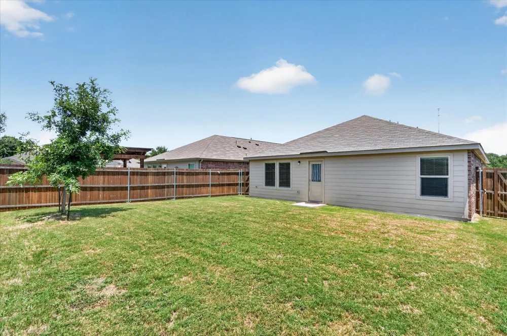2003 Ava Drive Ennis, TX 75119