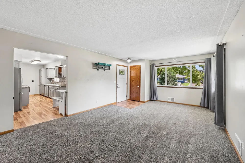 5563 Main Avenue NE Albertville, MN 55301