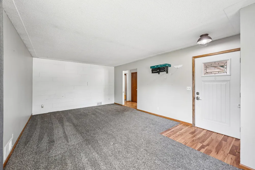 5563 Main Avenue NE Albertville, MN 55301