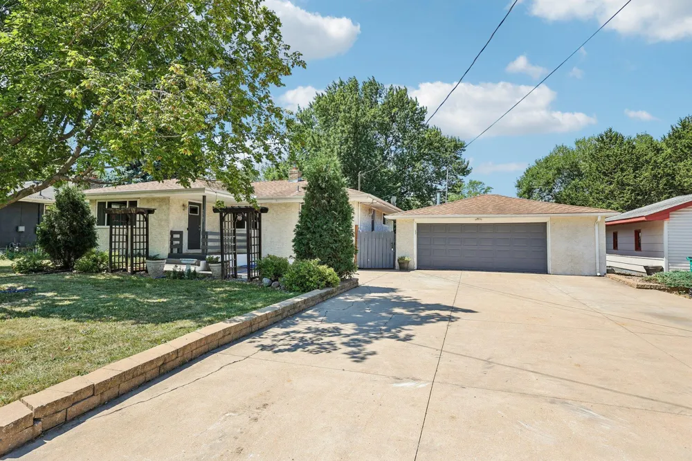 5563 Main Avenue NE Albertville, MN 55301
