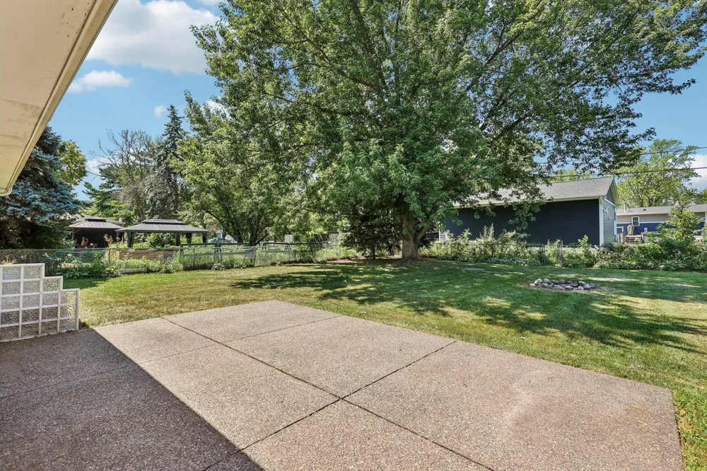 5563 Main Avenue NE Albertville, MN 55301