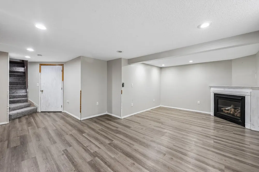 5563 Main Avenue NE Albertville, MN 55301