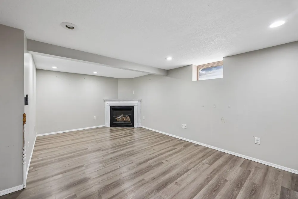 5563 Main Avenue NE Albertville, MN 55301