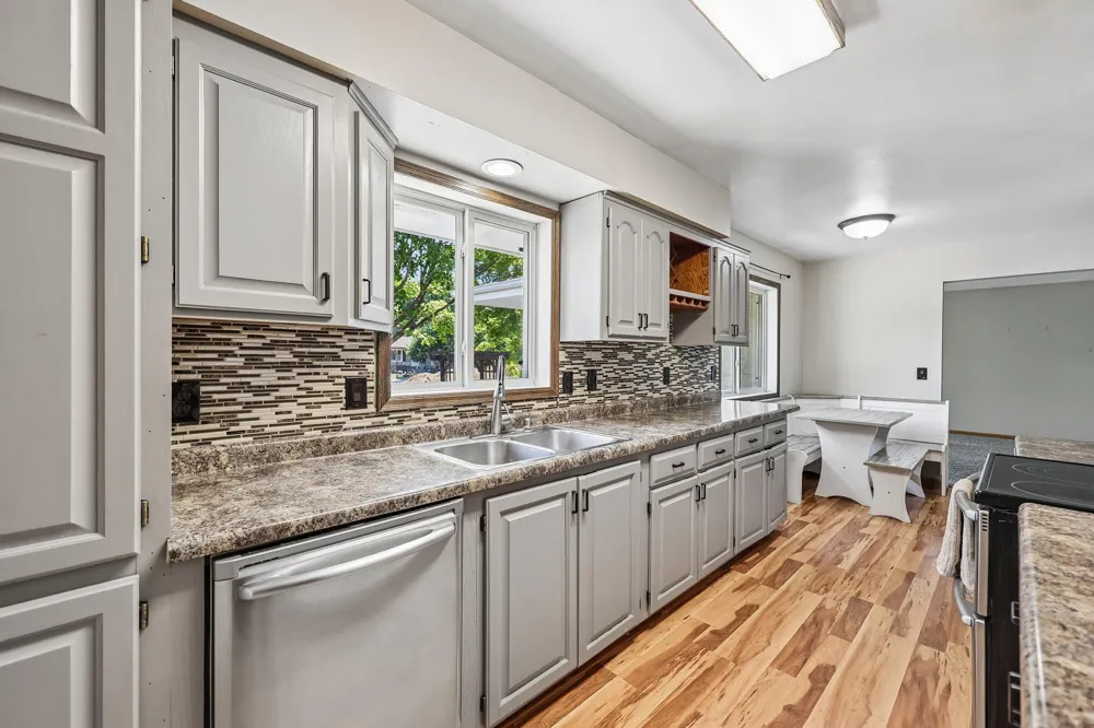 5563 Main Avenue NE Albertville, MN 55301