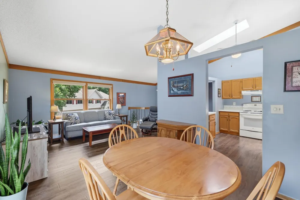 3632 Gershwin Lane Oakdale, MN 55128