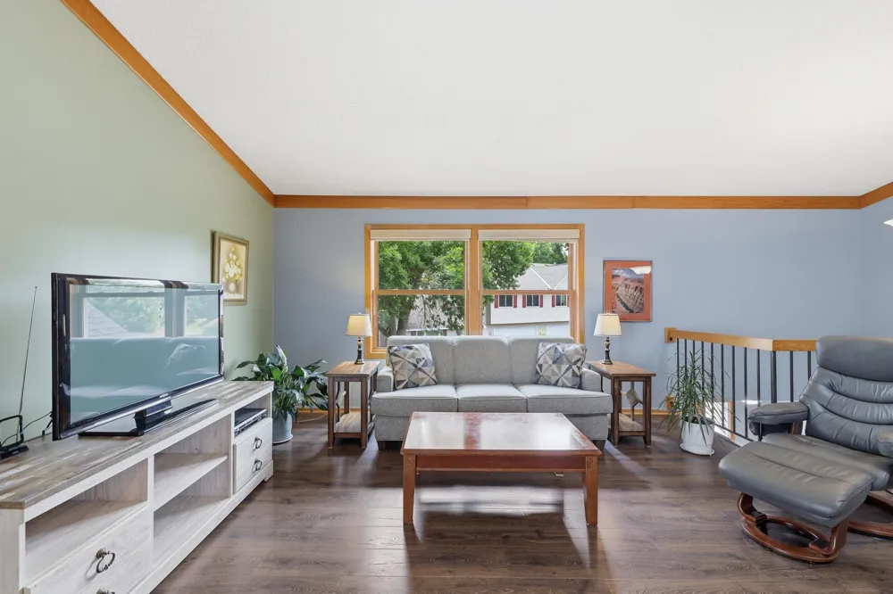 3632 Gershwin Lane Oakdale, MN 55128