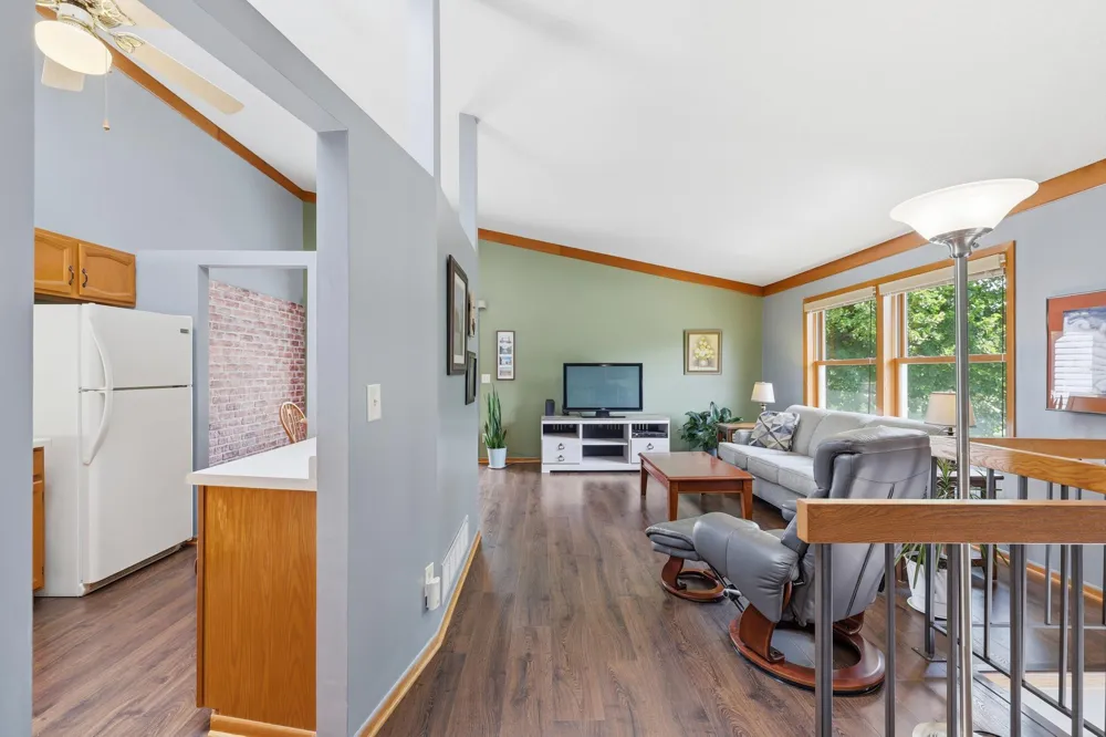 3632 Gershwin Lane Oakdale, MN 55128