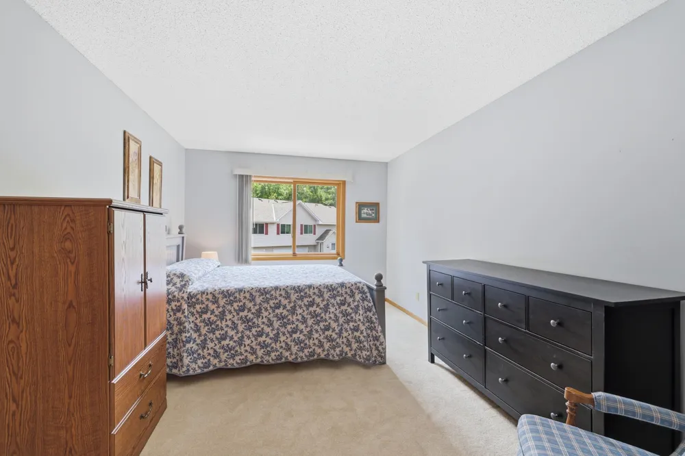 3632 Gershwin Lane Oakdale, MN 55128