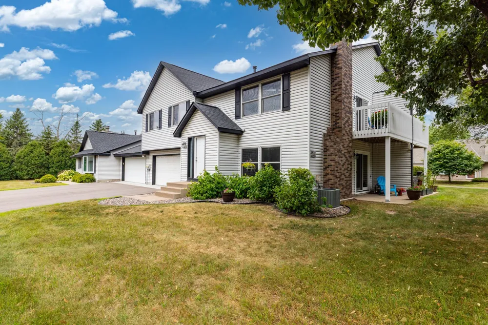 3632 Gershwin Lane Oakdale, MN 55128