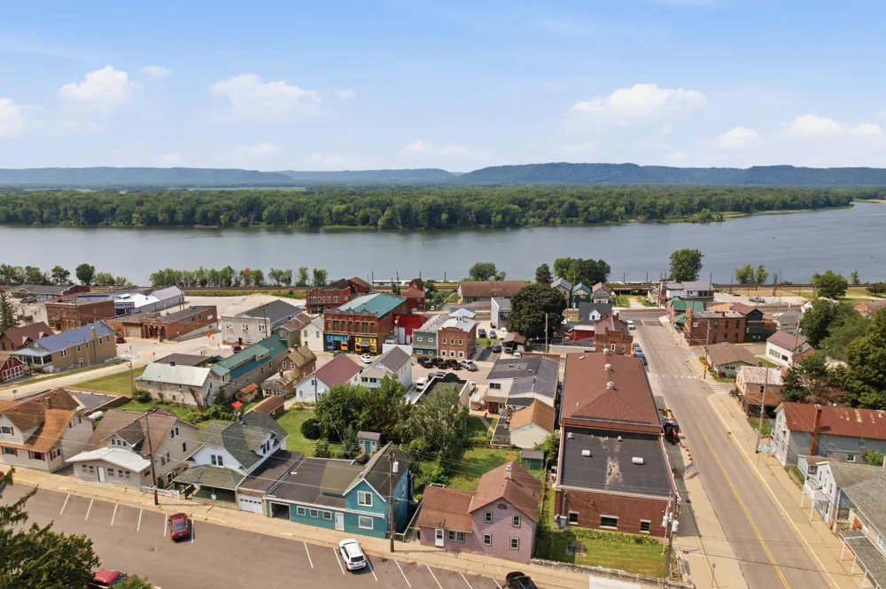 37 Hill Street Fountain City, WI 54629