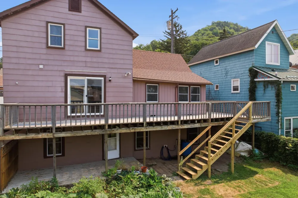 37 Hill Street Fountain City, WI 54629