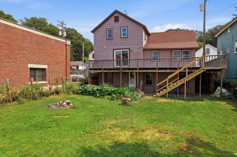 37 Hill Street Fountain City, WI 54629