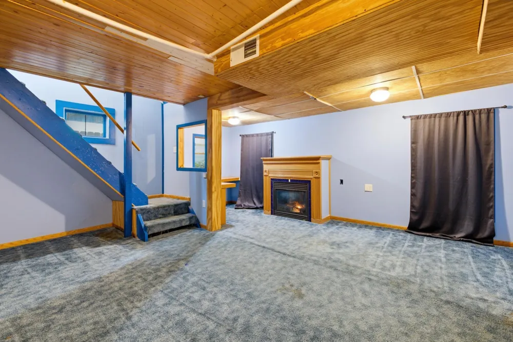 37 Hill Street Fountain City, WI 54629