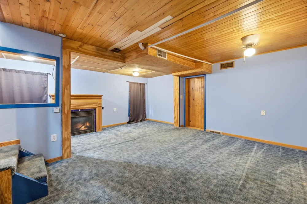 37 Hill Street Fountain City, WI 54629