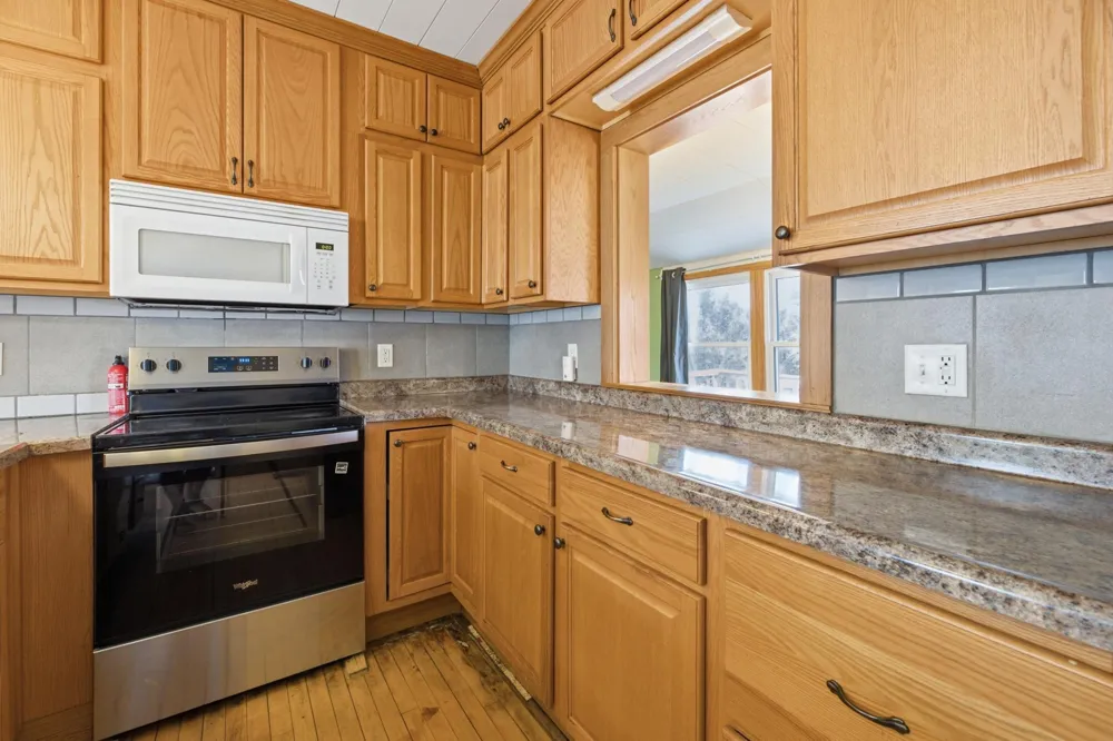 37 Hill Street Fountain City, WI 54629