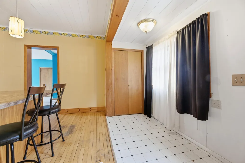 37 Hill Street Fountain City, WI 54629