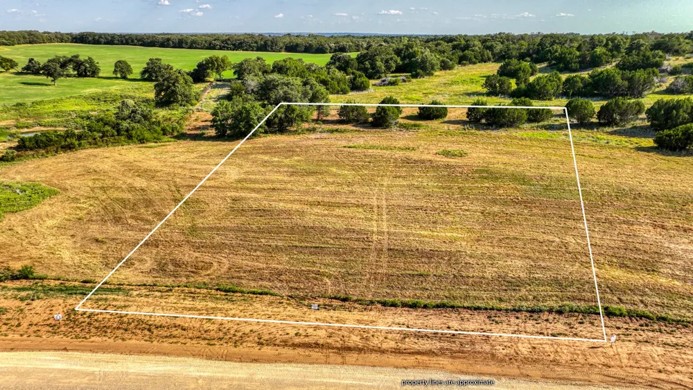Three Quarter Loop Poolville, TX 76487