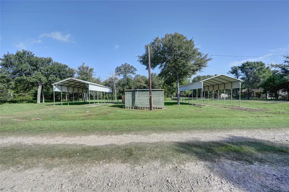 1425 Big Berry Road Somerville, TX 77879