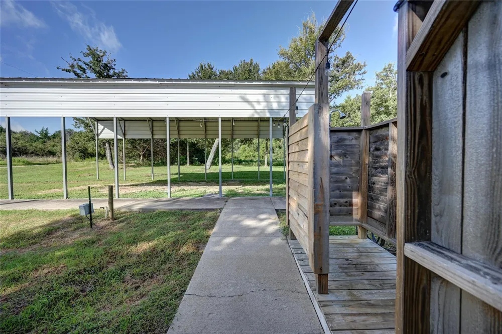 1425 Big Berry Road Somerville, TX 77879