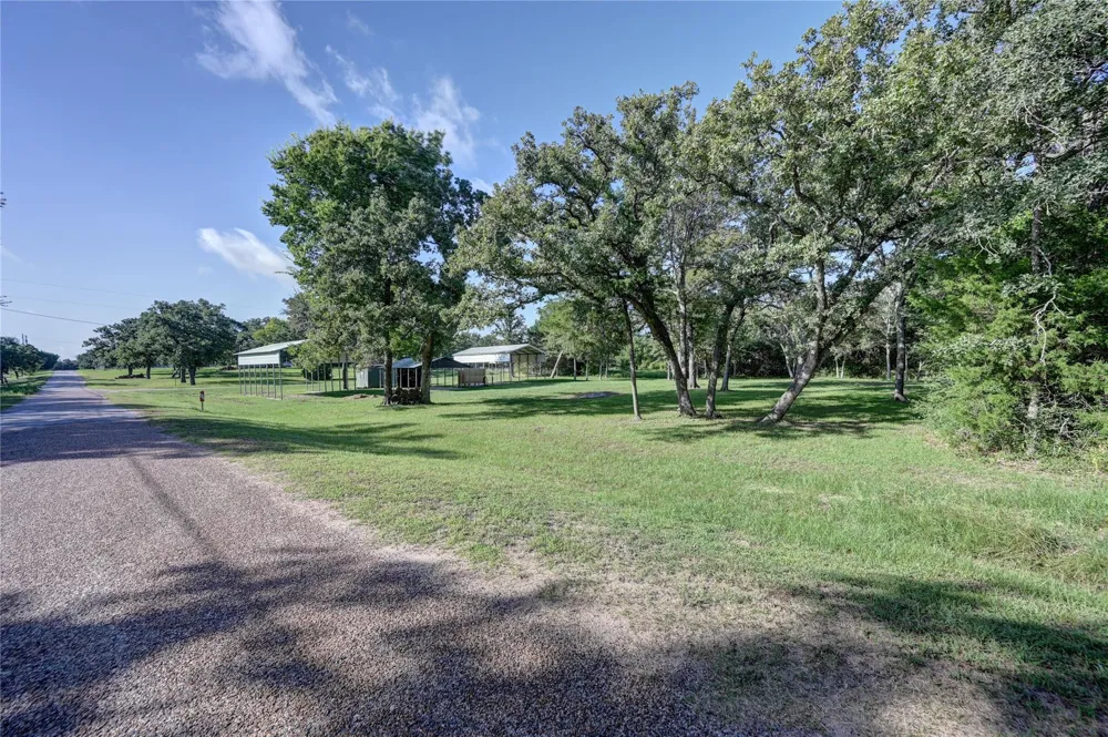 1425 Big Berry Road Somerville, TX 77879