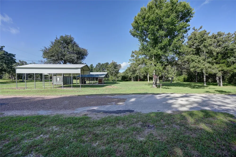 1425 Big Berry Road Somerville, TX 77879