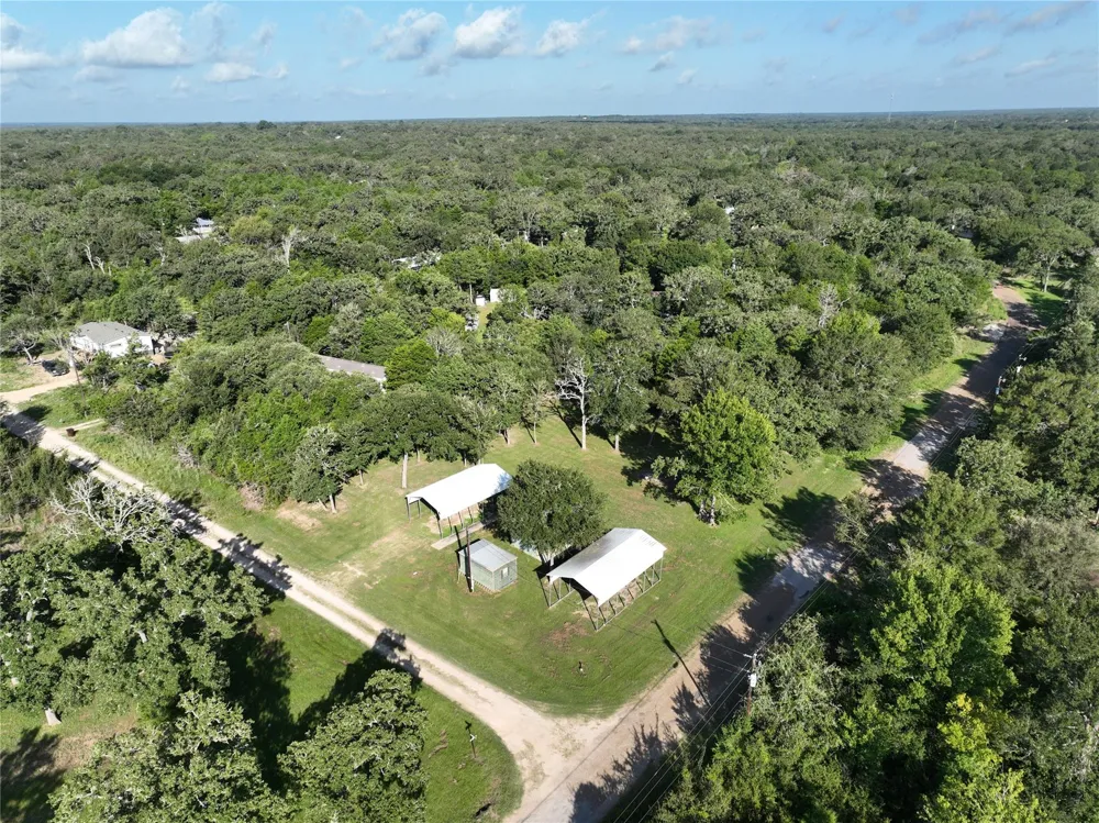 1425 Big Berry Road Somerville, TX 77879