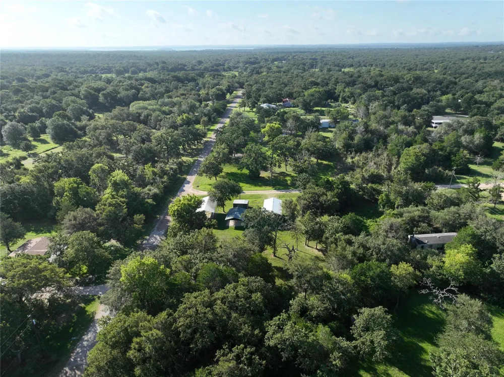 1425 Big Berry Road Somerville, TX 77879