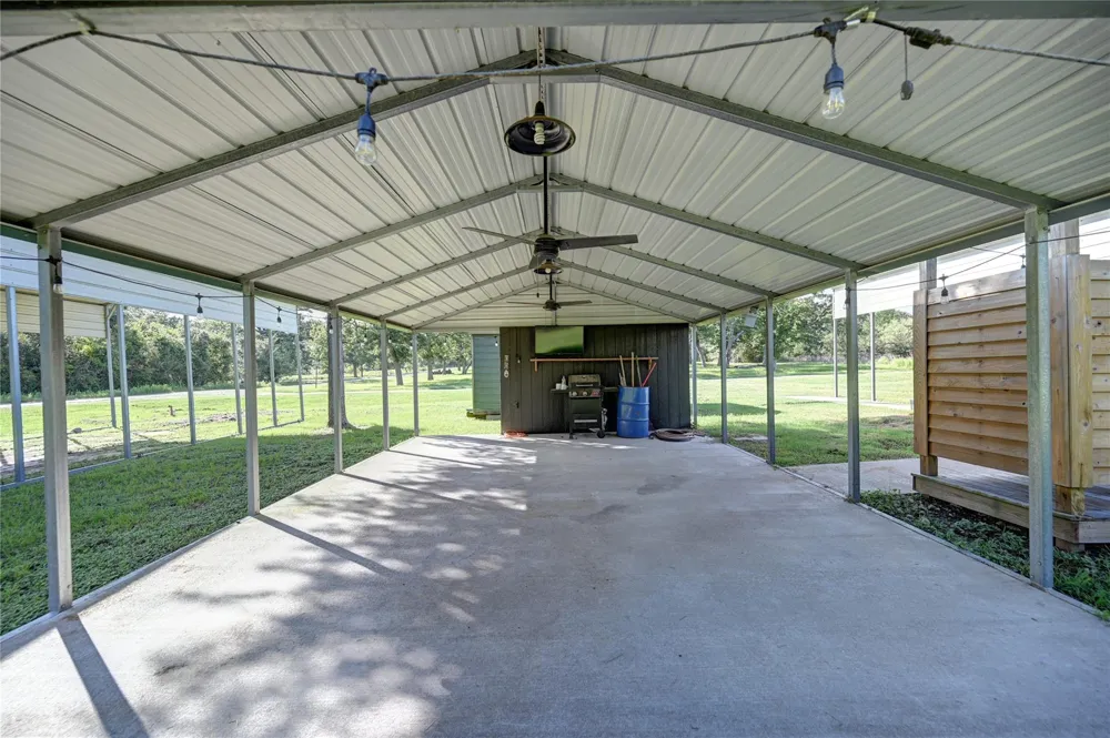 1425 Big Berry Road Somerville, TX 77879
