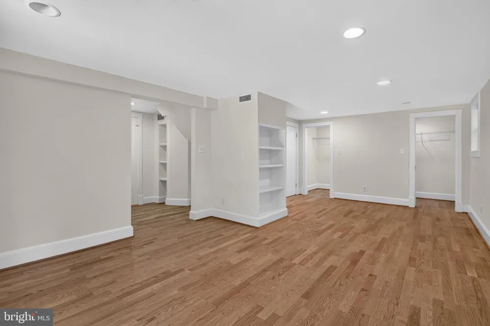 6414 BROOKES LANE Bethesda, MD 20816
