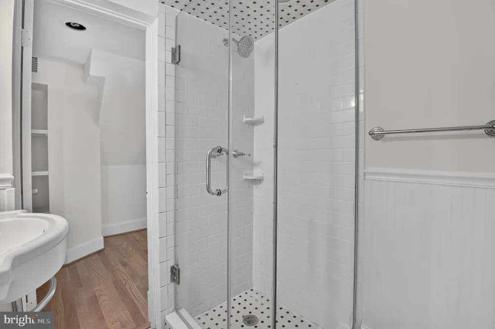 6414 BROOKES LANE Bethesda, MD 20816
