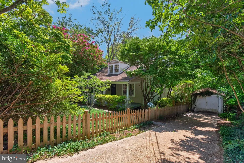 6414 BROOKES LANE Bethesda, MD 20816